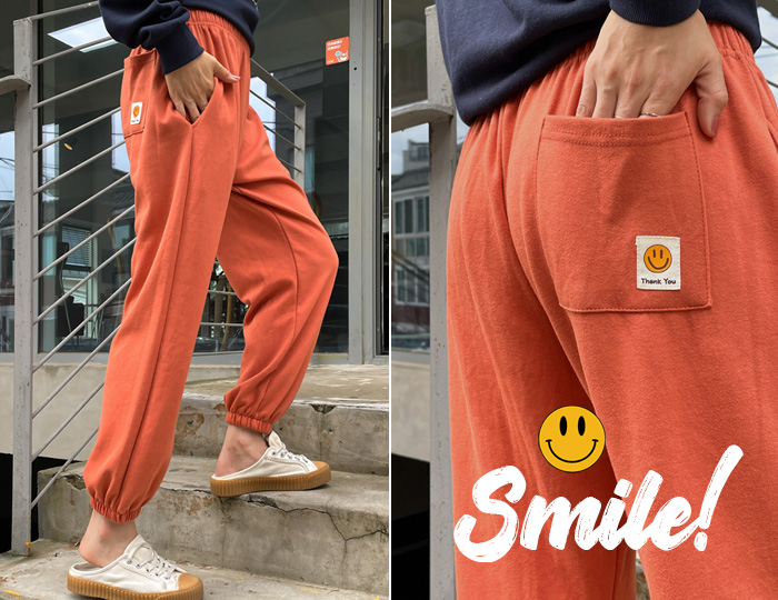 <b>Back pocket smile jogger training pants</b>